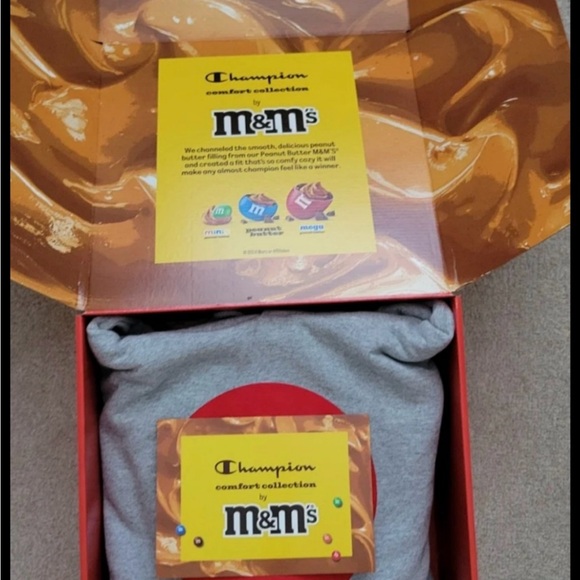 Champion Limited Edition Sweatsuit with M&M's Design - Picture 6 of 6